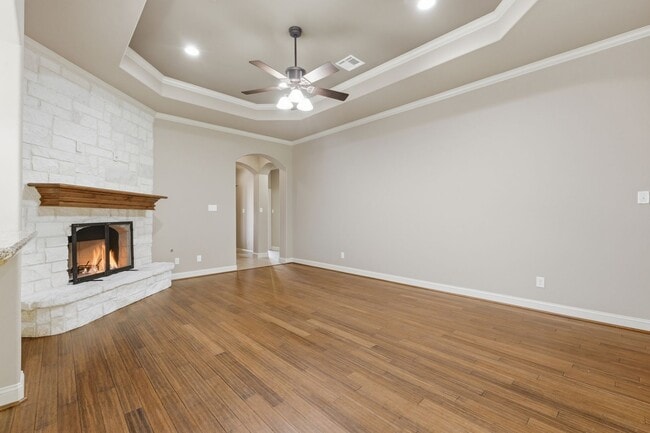 Building Photo - Spacious 3 Bed, 2 Bath House in Edelweiss Gartens Available Now!