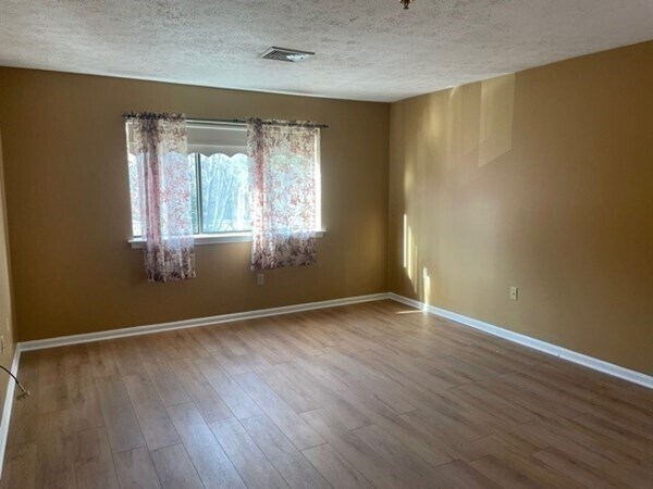 Building Photo - 50 Steeplechase Ct
