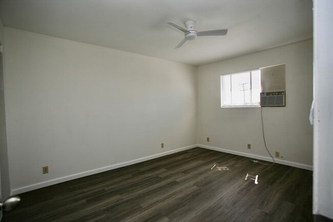 Building Photo - Helix 1380-82