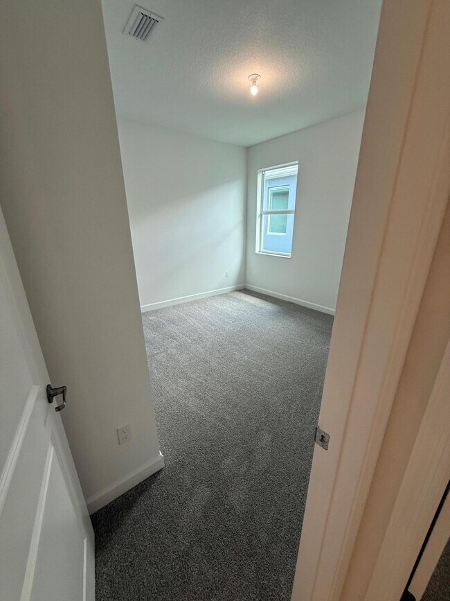 Building Photo - 9555 SW Indra Wy