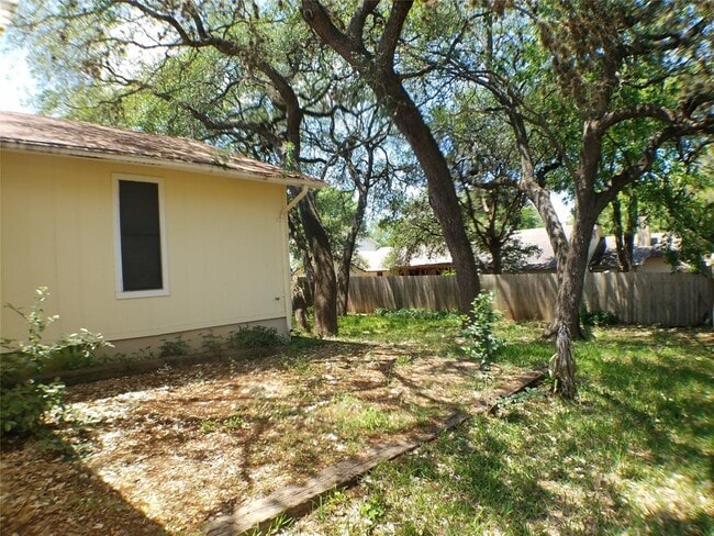 Building Photo - 8310 Los Ranchos Dr