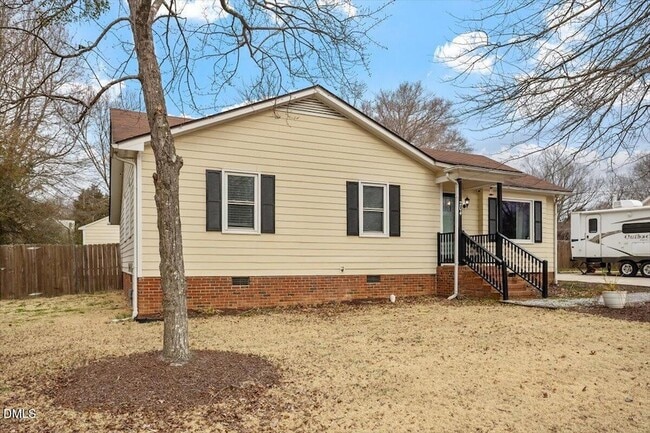 Building Photo - 204 Charles St