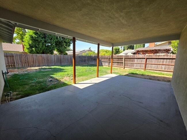 Building Photo - 3-bedroom single story in east Modesto nei...