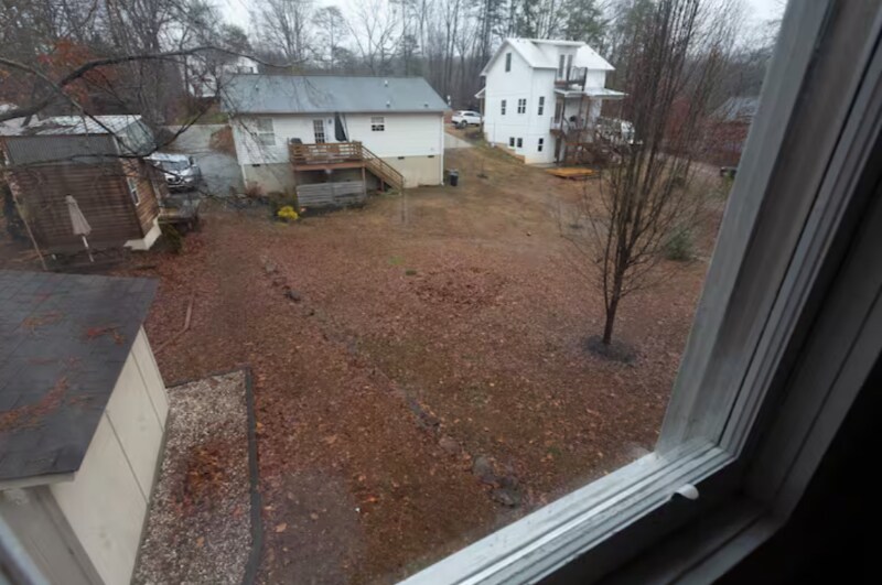 Building Photo - 36 Lyle Dr