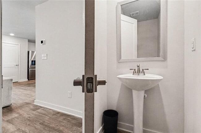 Building Photo - 3528 Station Dr