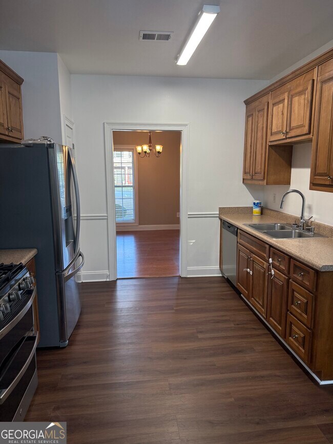 Building Photo - 2104 Ginger Estates Dr NE