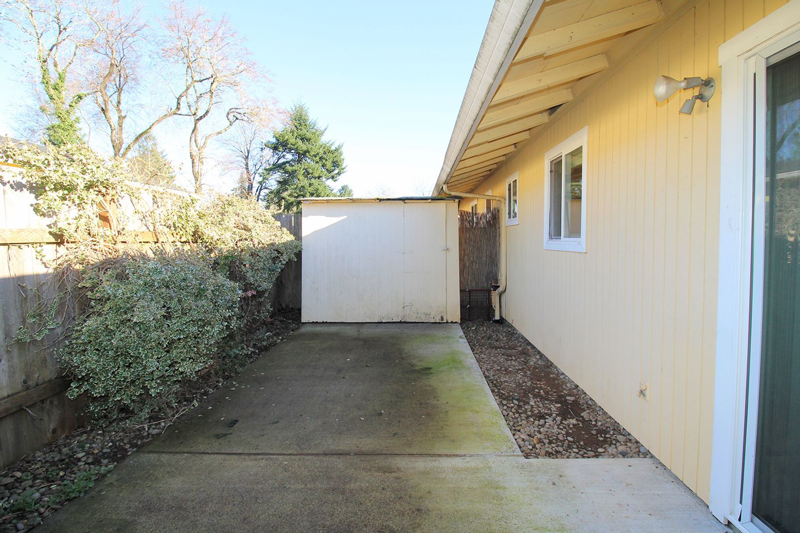 Building Photo - 6237-6239 SE Fern Ave