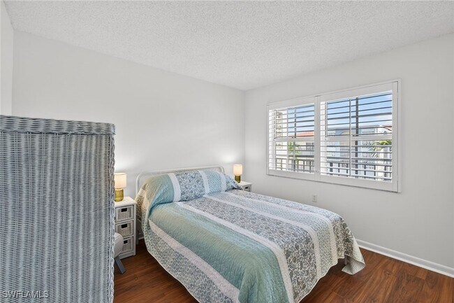 Building Photo - 5 High Point Cir W