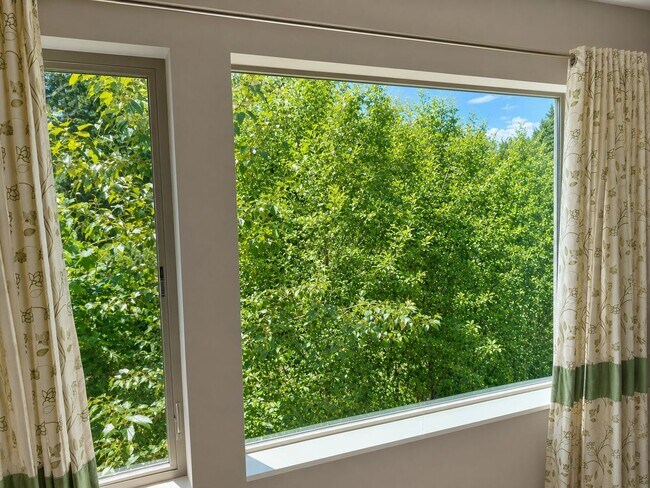 Building Photo - Beautiful Trails at Newcastle Home