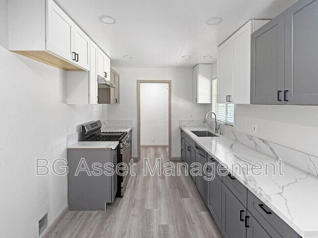 Building Photo - 6524 Miles Ln