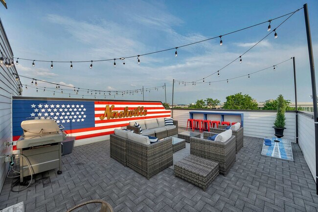 Building Photo - 2716 Delaware Ave