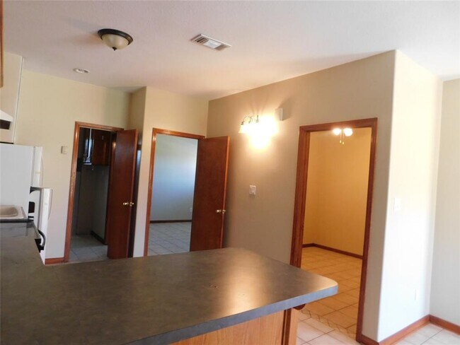 Building Photo - 37551 Meadowview Dr