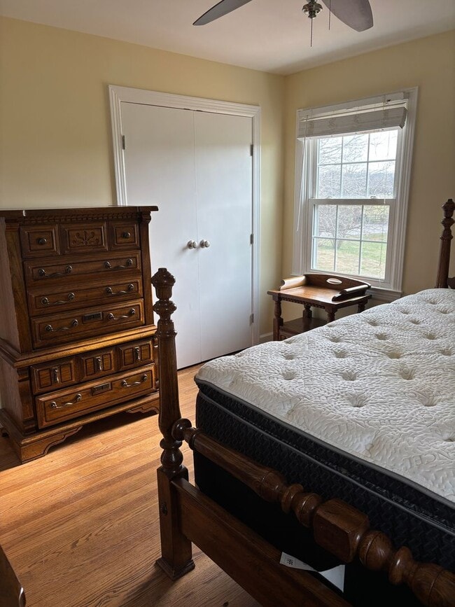 Building Photo - Large 4 Bedroom House in Quiet Country Setting