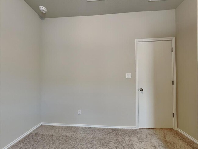 Building Photo - 5208 Saddle Clb Dr