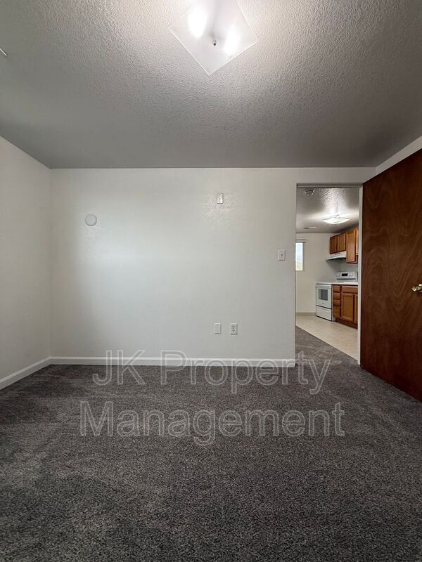 Building Photo - 4000 Ella Ave
