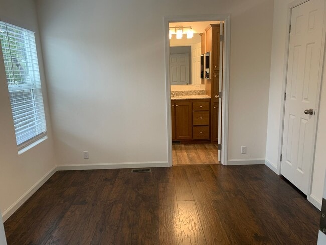 Building Photo - Terrific ADU home with private yard!