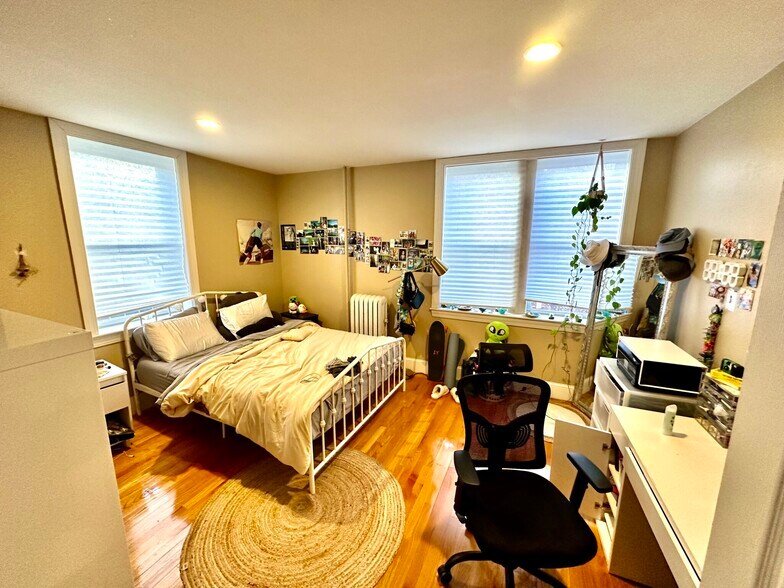 Building Photo - 76 Egmont St