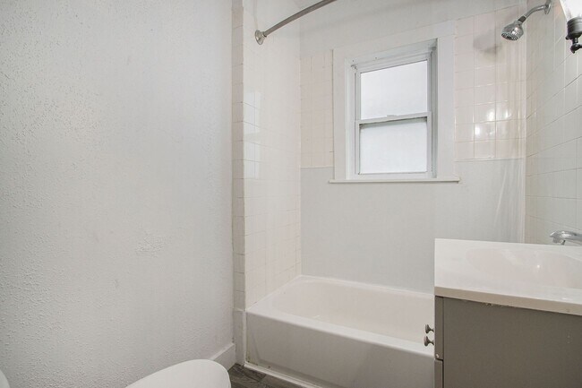 Building Photo - 702 Fenimore Ave
