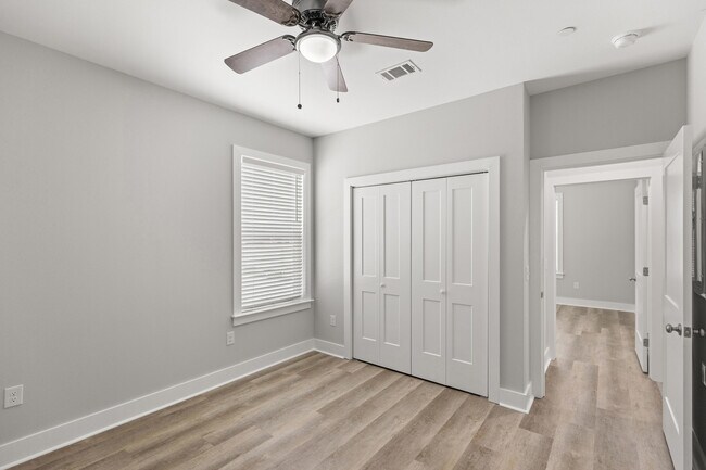 Building Photo - 305 Okaloosa Ave