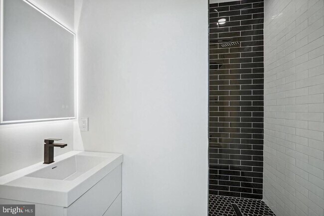 Building Photo - 1307 Longfellow St NW