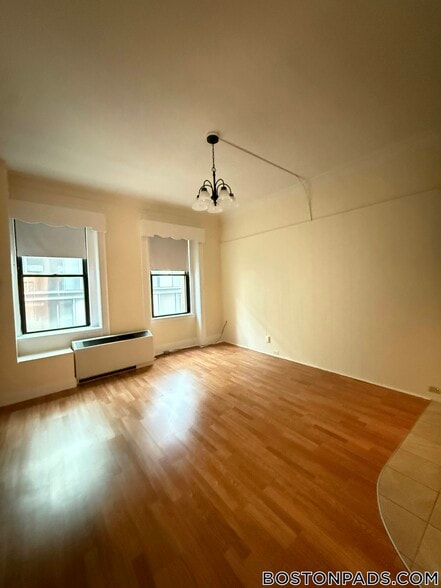 Building Photo - 62 Boylston St