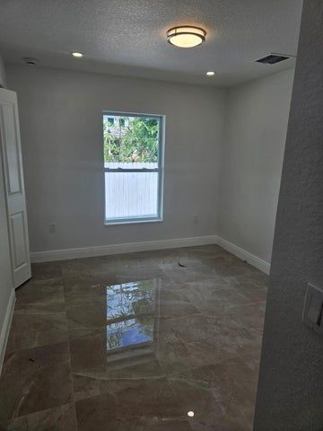 Building Photo - 5029 Sunrise Blvd