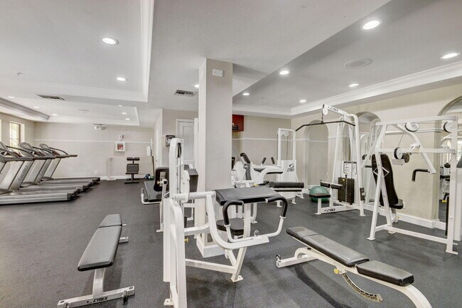 Building Photo - 720 S Sapodilla Ave