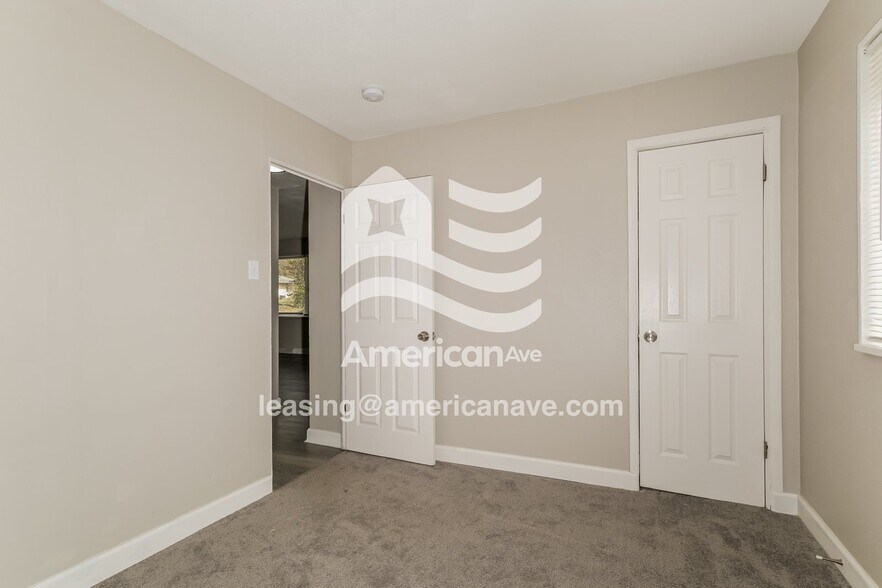 Building Photo - 10109 Ventura Dr