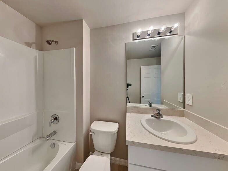 Building Photo - 3522 Gillot Blvd