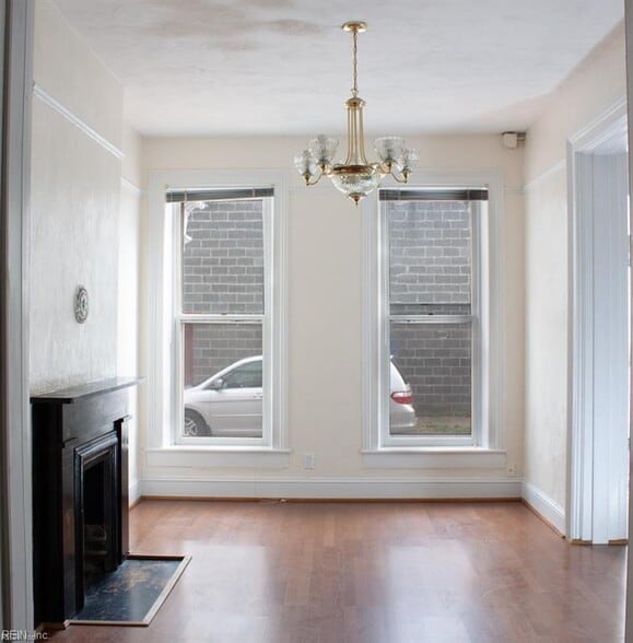 Primary Photo - 416 Queen St