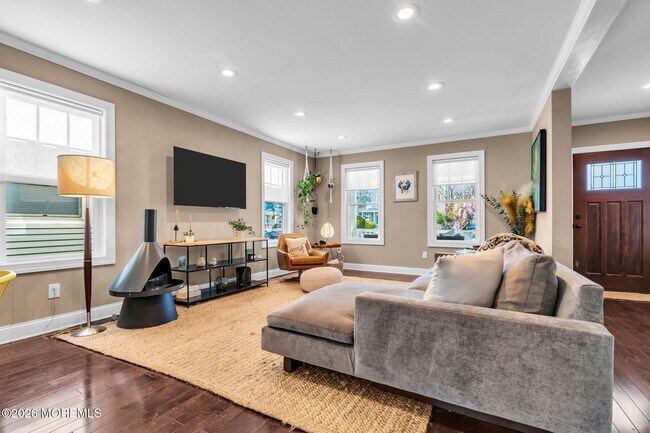 Building Photo - 510 Lareine Ave