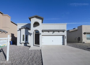 Building Photo - 913 Ada Ln