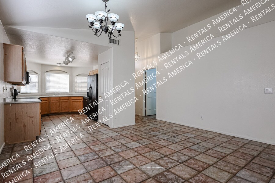 Building Photo - 3884 E Douglas Loop