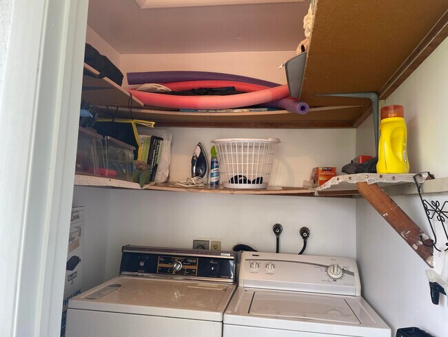 Building Photo - 705 Normandy Ln