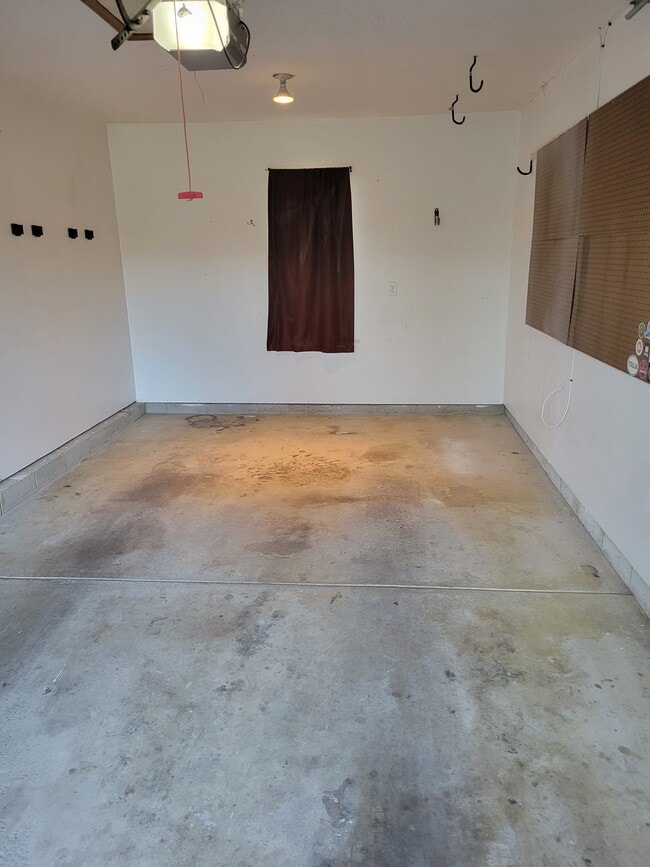 Deep Garage for extra storage near window - 1172 Worthington Woods Blvd