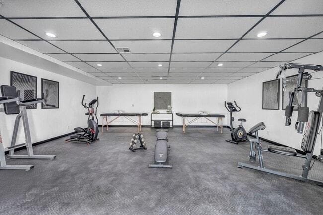 Building Photo - Meticulously renovated single-story contemporary estate