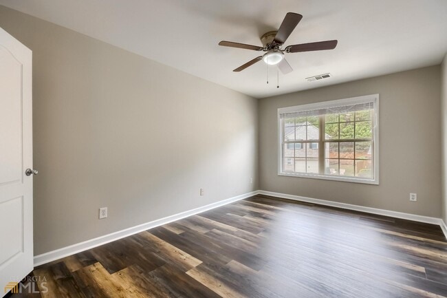 Building Photo - 2171 Waterford Park Dr