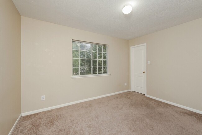 Building Photo - 215 Sunset Ridge Dr
