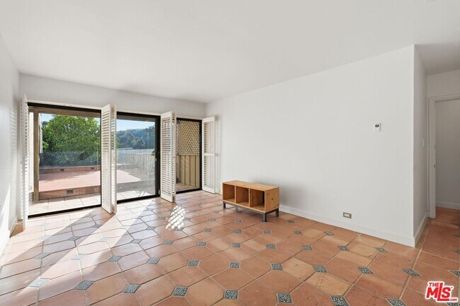 Building Photo - 23926 De Ville Way