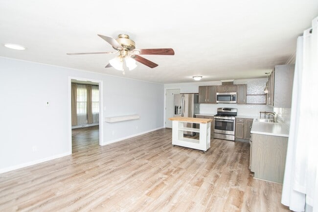 Building Photo - 3 bed 2 bath Ranch in Hobart