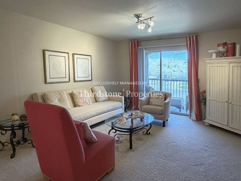 Building Photo - 11 Arbor Club Dr