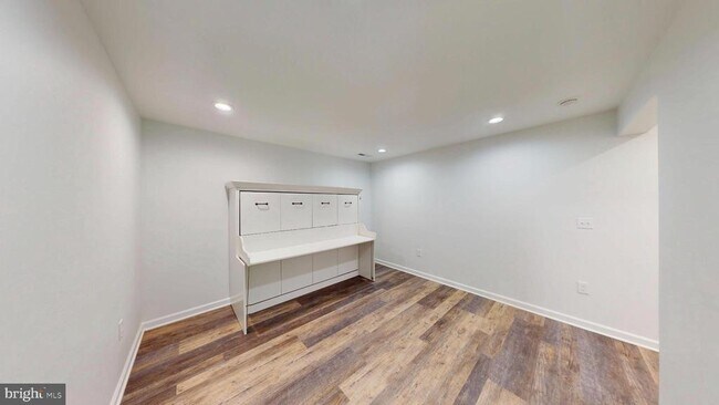 Building Photo - 200 Sulgrave Ct