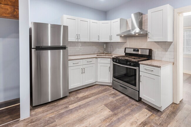 Building Photo - 5430 Delancey St