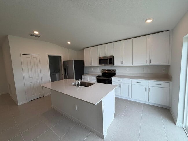 Building Photo - 2155 Lone Oak Ln