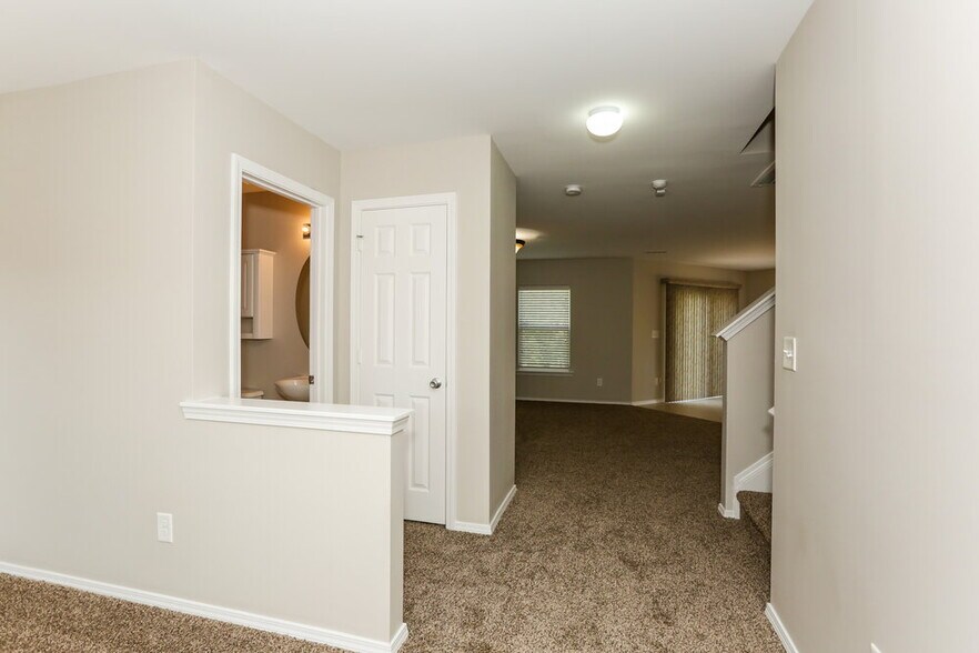 Building Photo - 9924 Rocky Ford Club Rd