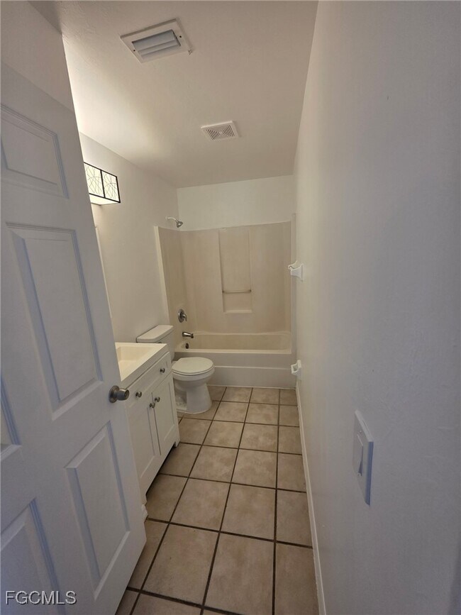 Building Photo - 1248 Columbus Blvd