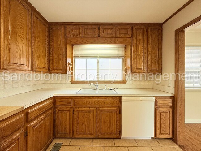 Building Photo - For Lease | Midtown Tulsa | Available Now!