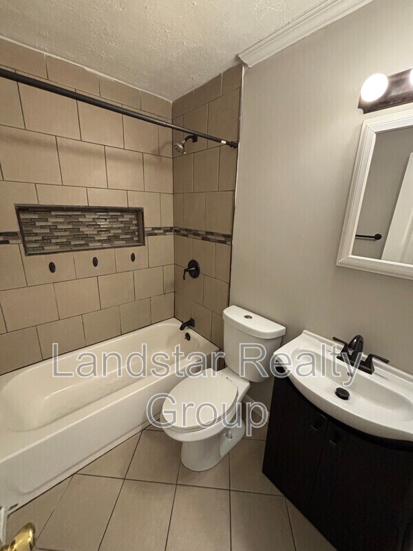 Building Photo - 4714 Seville Dr