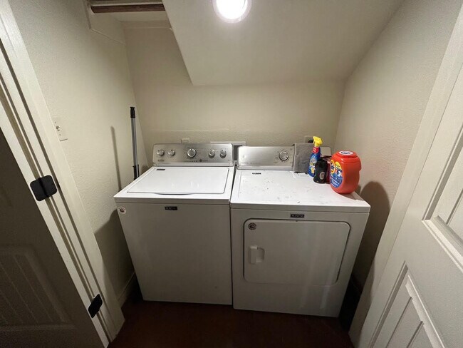 Building Photo - 405 Baby Bear Dr