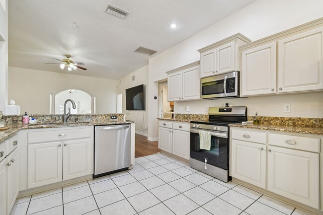 Building Photo - Tuscanny Street